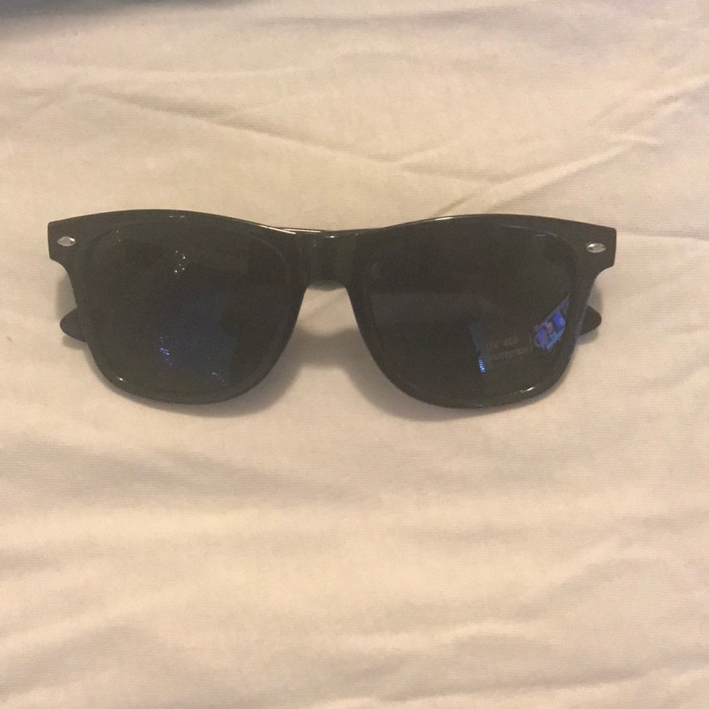 Black NWOT sunglasses
